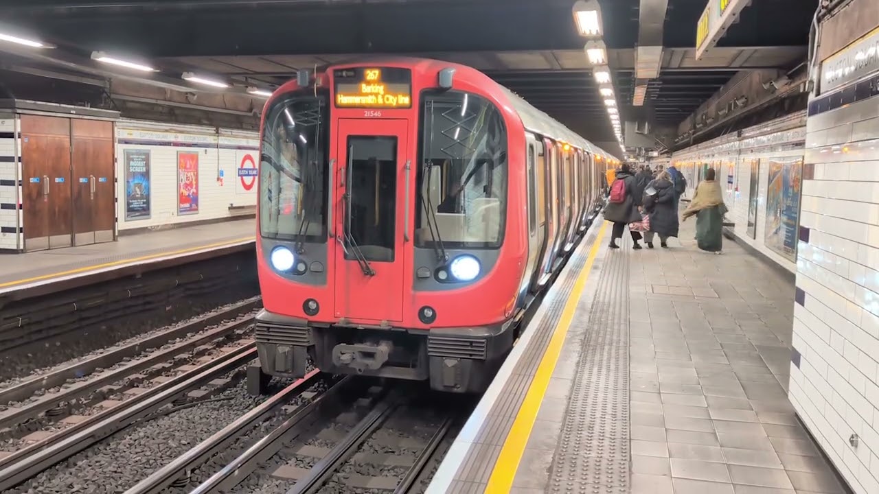 Euston Square Station Trains, Circle, Hammersmith & City Line and Circle Line trains