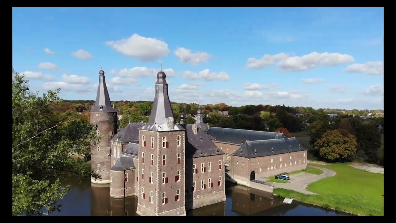 Rondom kasteel Hoensbroek-aanleg nieuwe Klinkerstraat-Bij Silvano in de groentetuin.