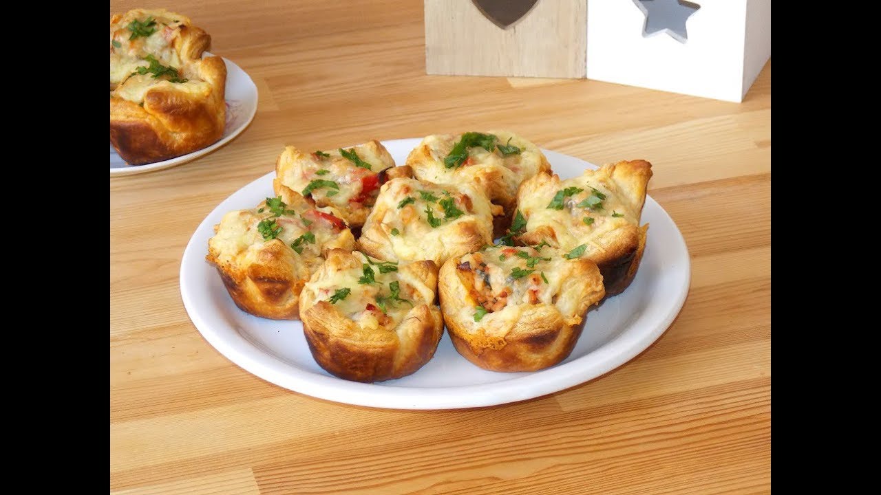Meat stuffed puff pastry cups | Cupe de foietaj cu carne tocata