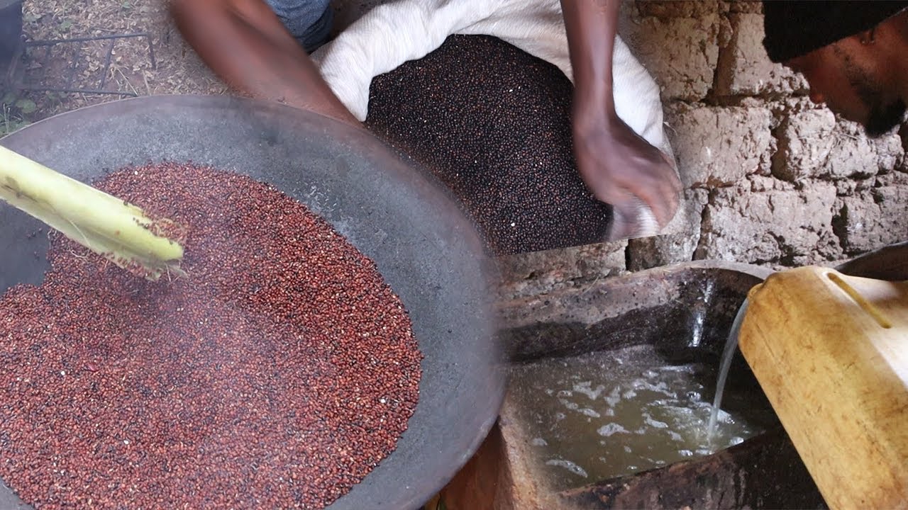 Banana Beer || Fermentation the Ancient Way || African village, Rural life, experience life