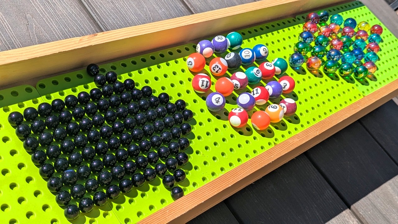 Marble Run ☆ Colorful marbles arranged in various shapes. Avalanche course