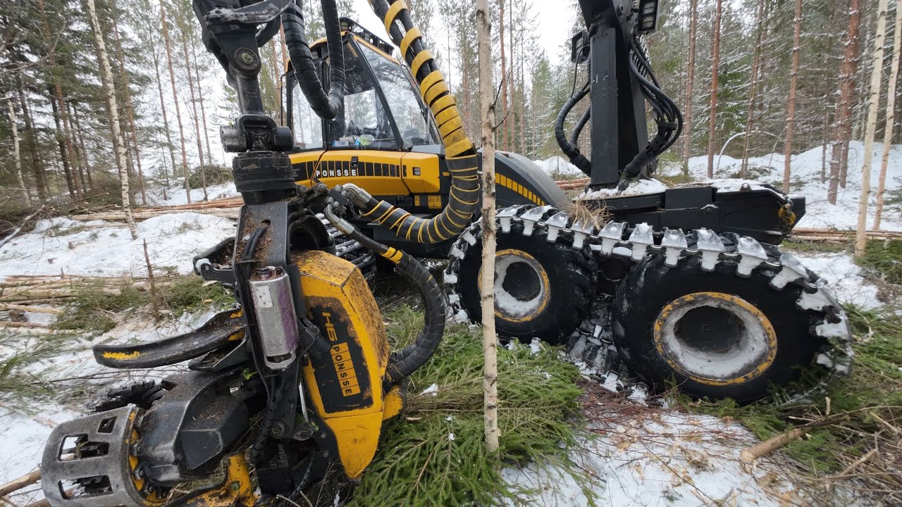 Tiheetä ensiharvennusta, paljon poistumaa mutta pientä puuta!