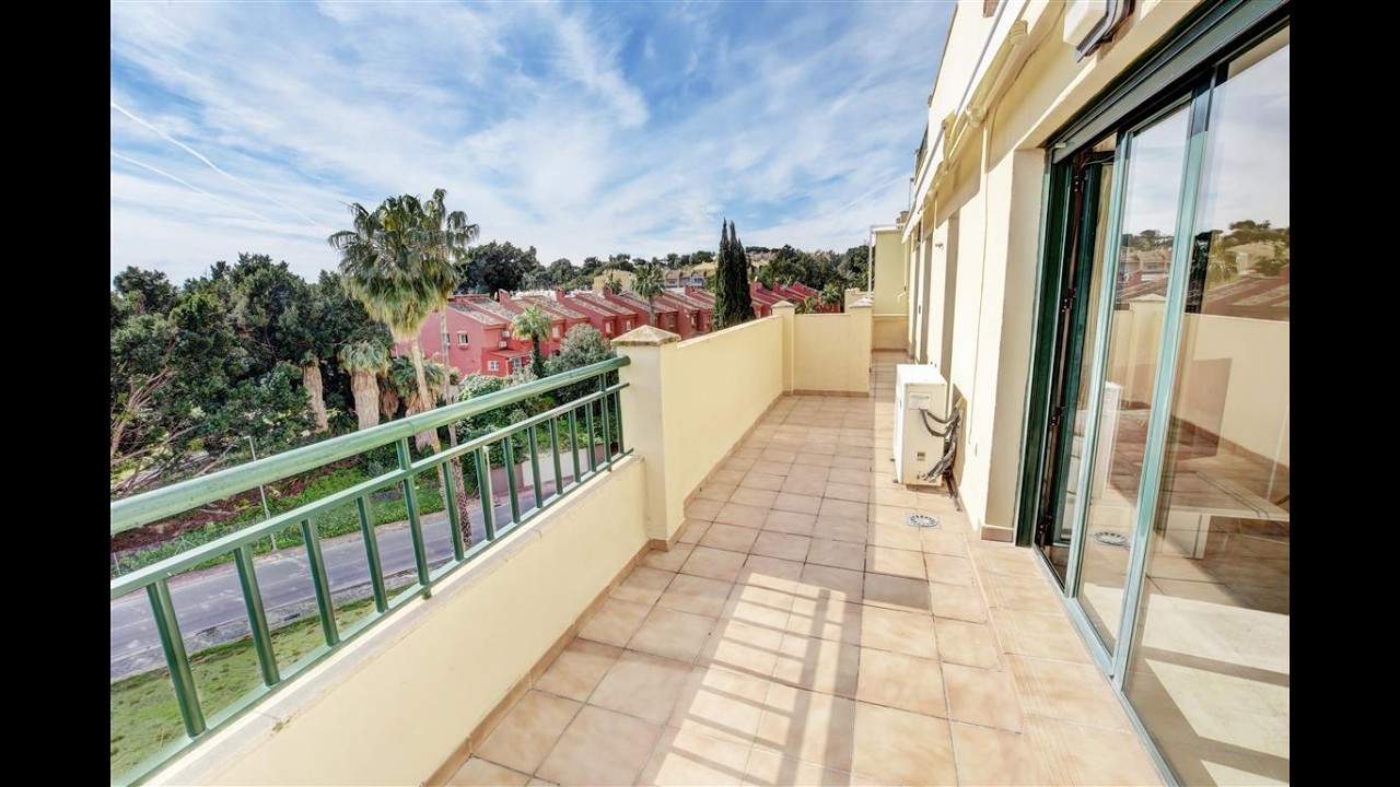 Spacious 2 Bed 2 Bath Apartment with large terrace for sale in Benalmadena - Golf Views