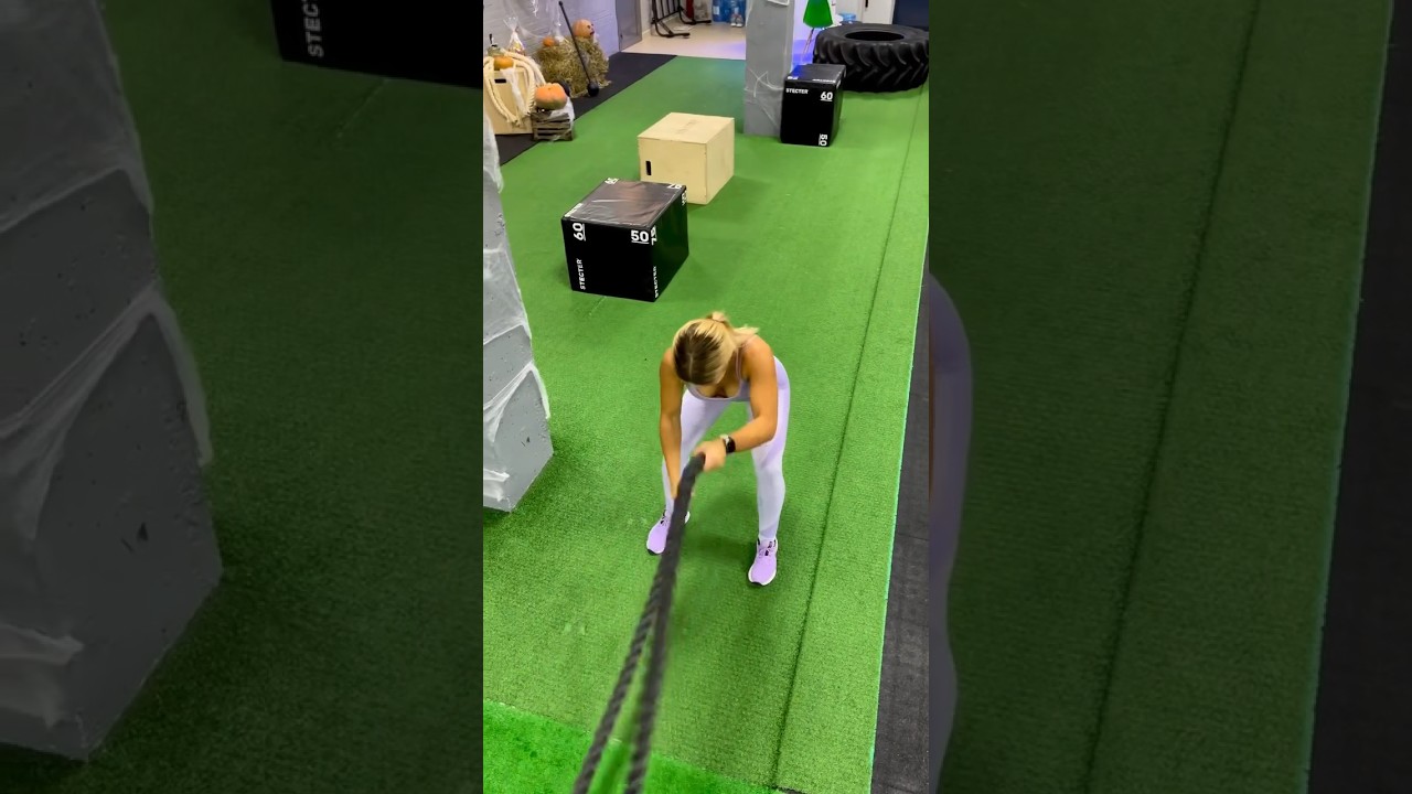 Малышка в зале 💪 #шортс #рекомендации #топ #юмор #смех #bestvideo #shorts #top #humor #funny #gym