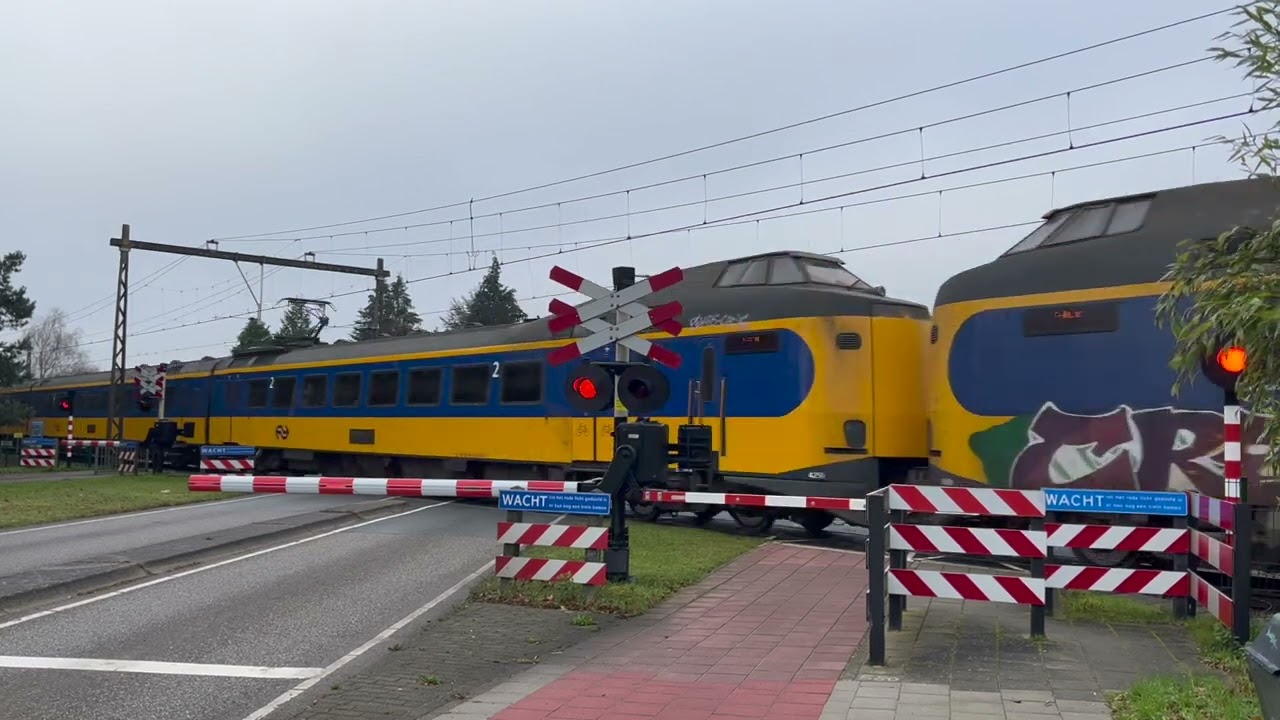 Spoorwegovergang Wezep // Dutch Railroad Crossing