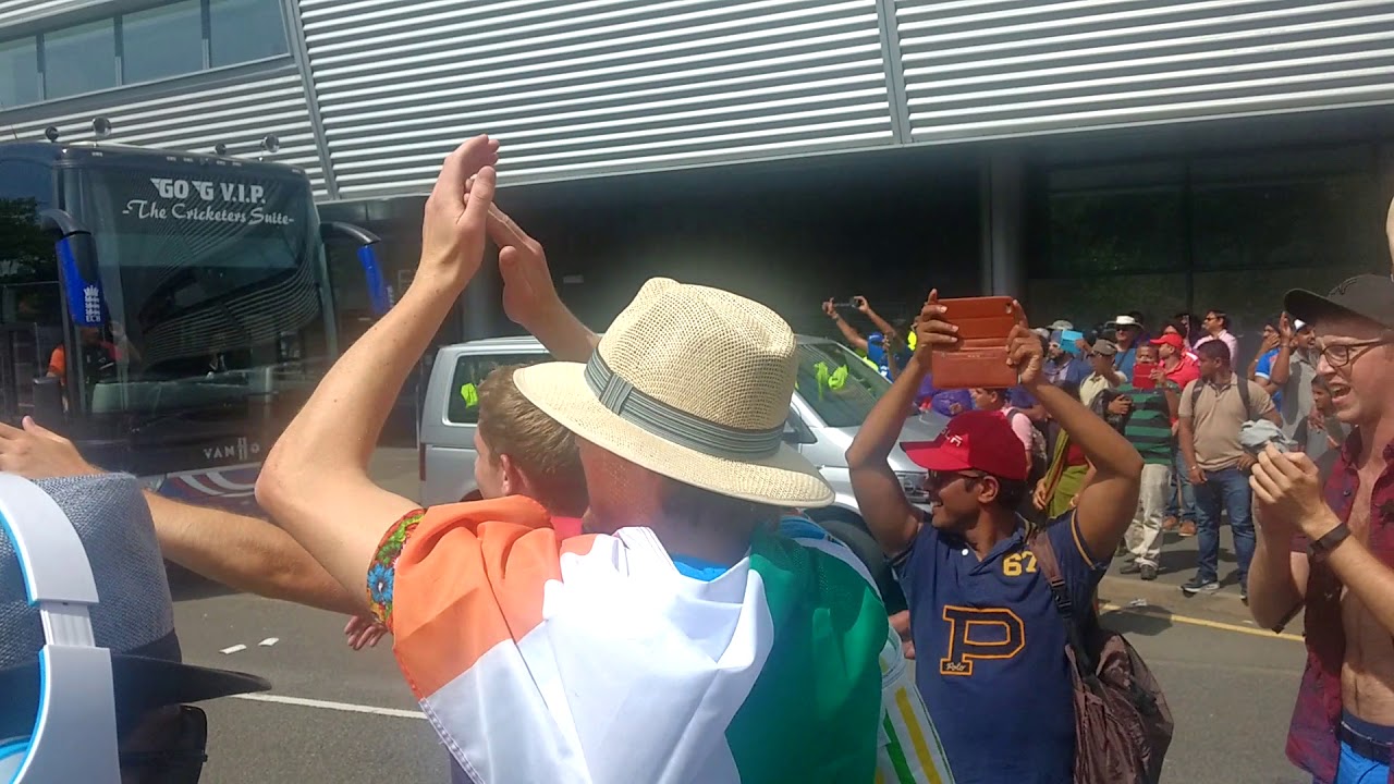 England fans singing, 