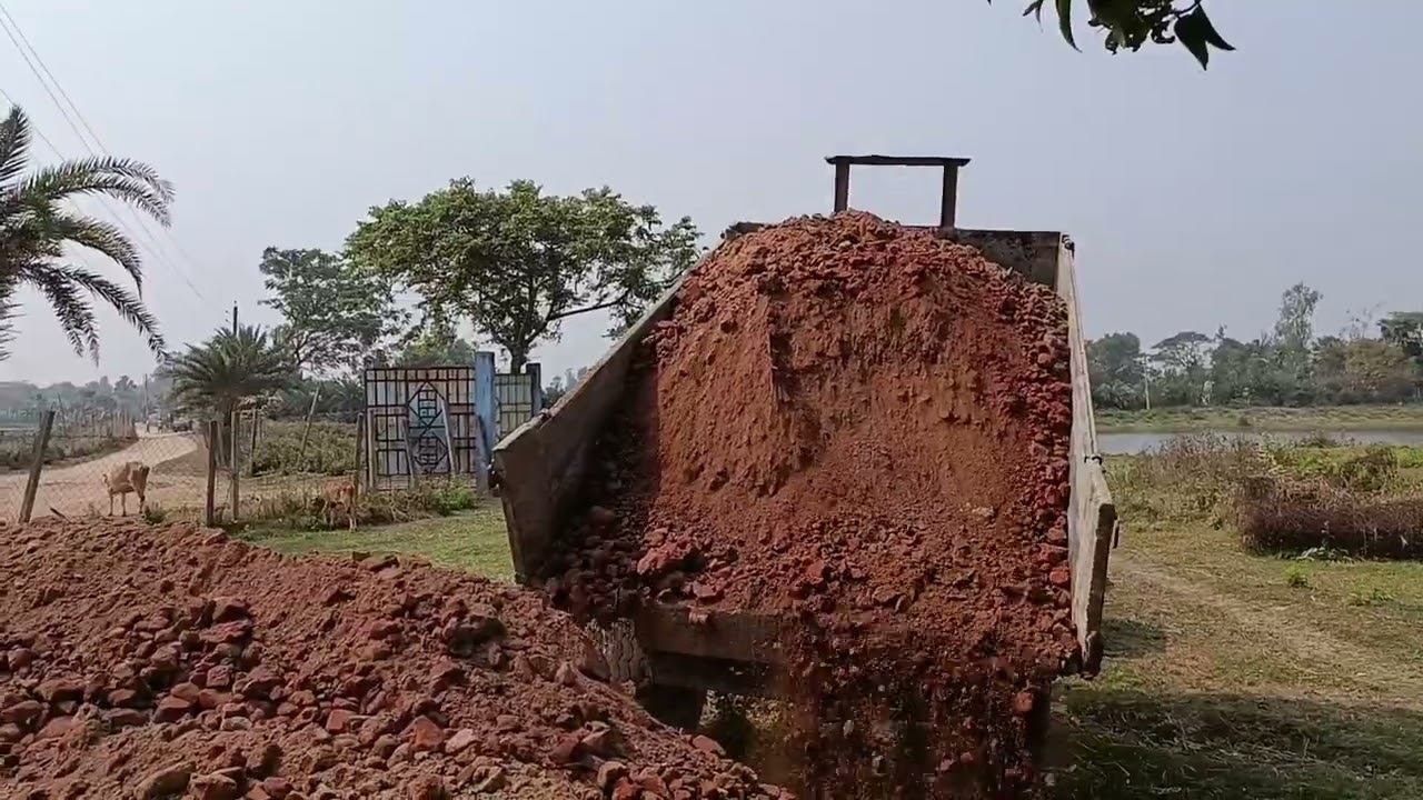 ময়মনসিংহ জেলার ত্রিশাল থানার পোড়াবাড়ি থেকে কান্দিয়া রোড দীর্ঘদিন ধরে জলাবদ্ধতার কারণে এলাকাবাসীর। 