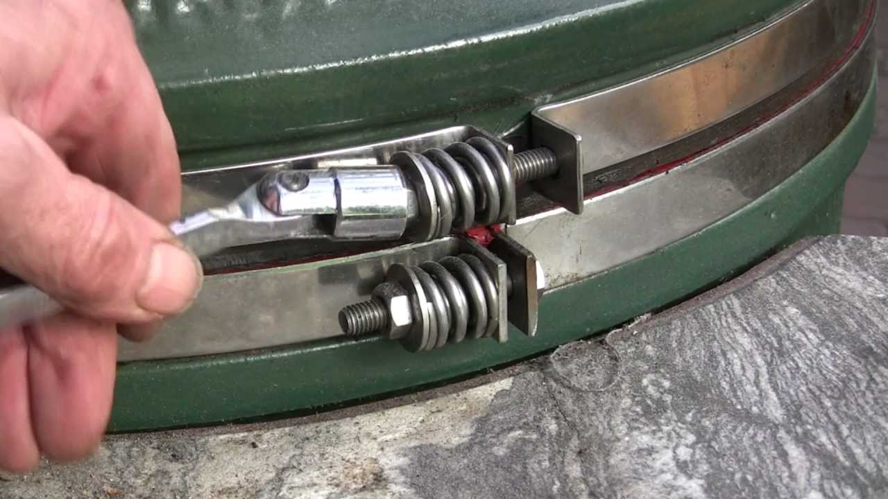 Kamado - Kamado Lid adjustment..  Big Green Egg - Primo - With several..