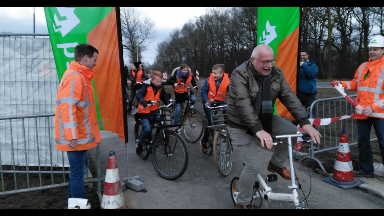 Leerlingen openen nieuwe fietstunnel N18 bij Varsseveld