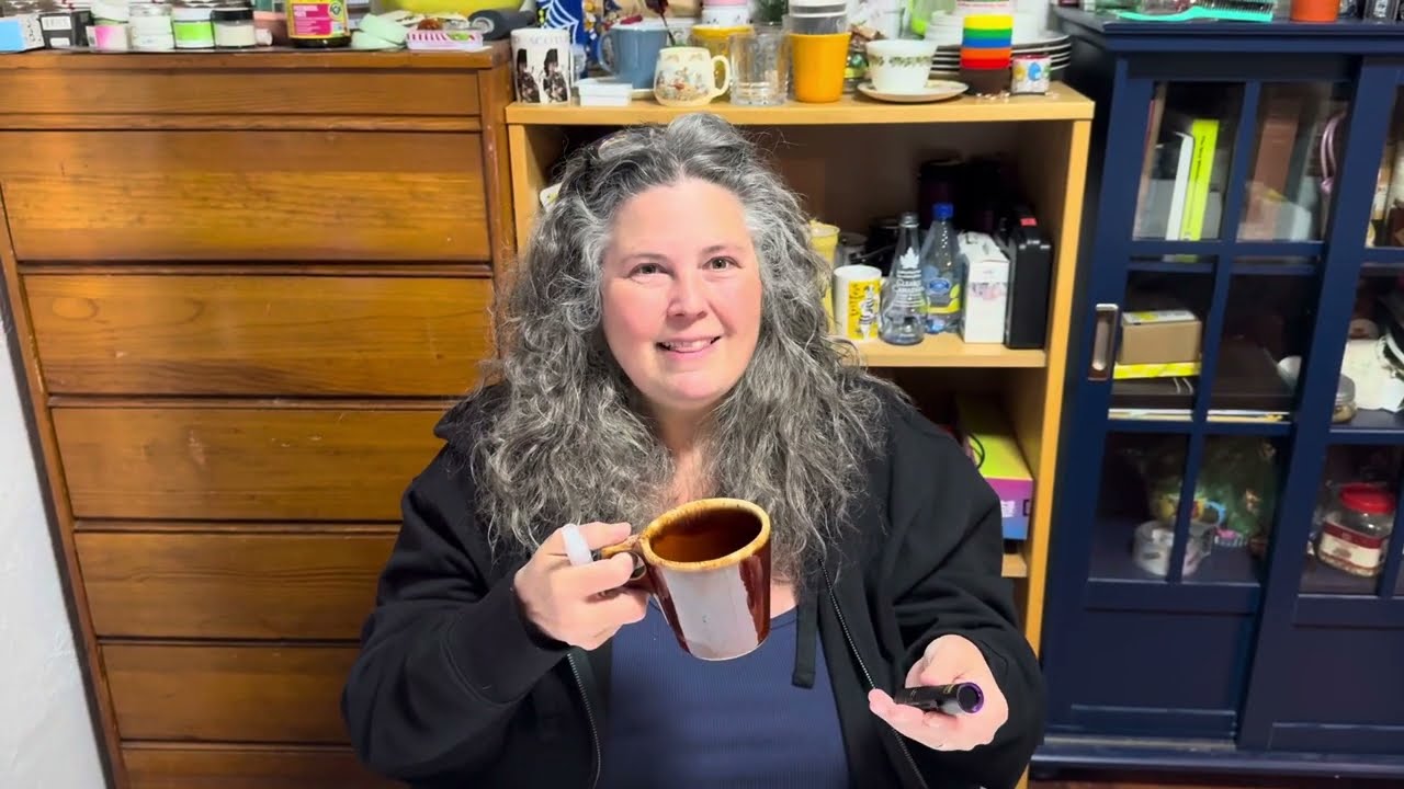 5/26 Testing a vintage / antique Hull Ceramics (Made in USA) coffee mug for Lead using home test kit