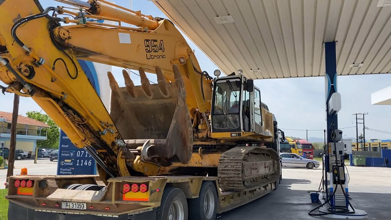 Transporting The Liebherr 954 And 932 Excavators - Fasoulas Heavy Transports