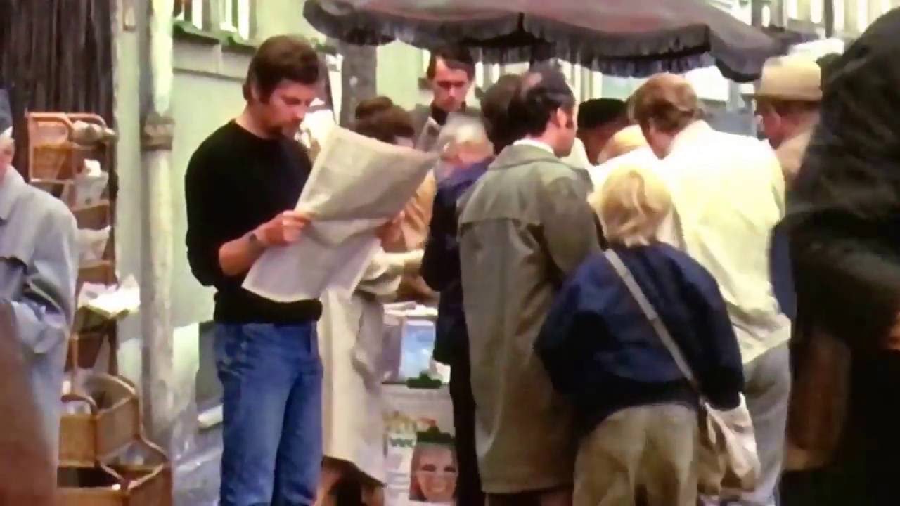 Is This a Time Traveler Spotted in Willy Wonka & the Chocolate Factory? Mandela Effect?