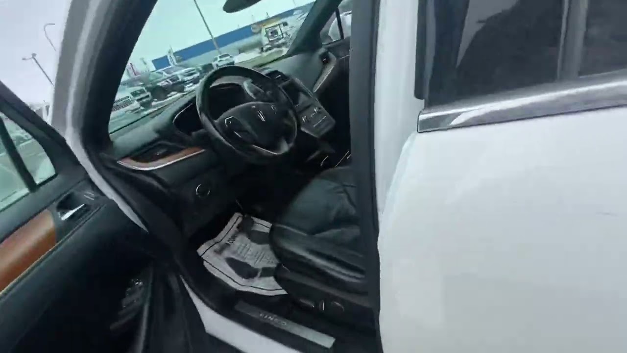 2019 Lincoln MKC SELECT.
