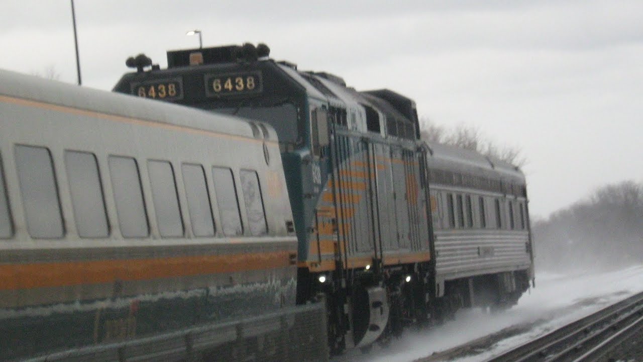 Really interesting catches at Eglinton Go on the Lakeshore east line (A lot of train meets)