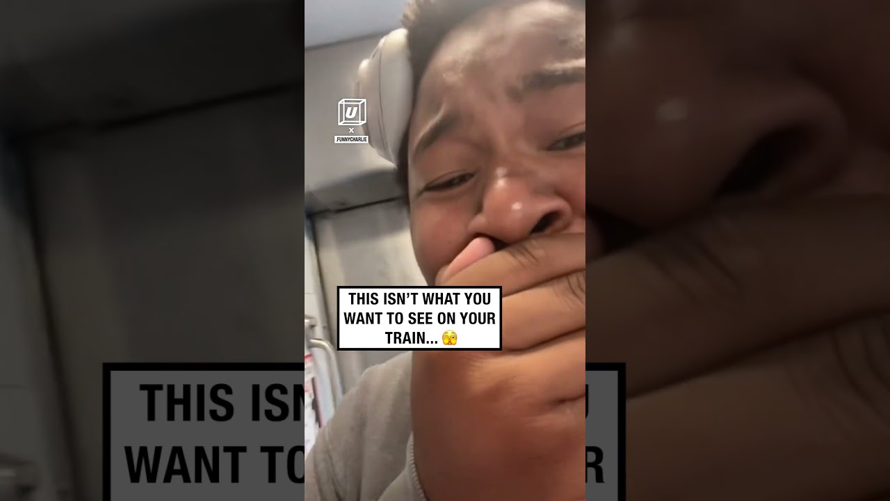 Scary clown spotted on a public train (🎥: ig/.funnycharlie)