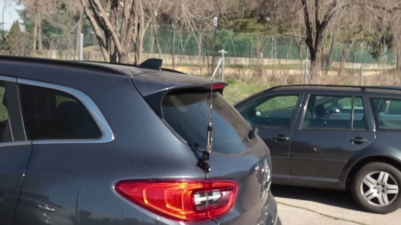 #A180 Colocación antena de VHF /UHF en un coche