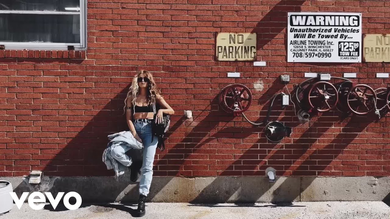 Cl&ouml;die - Lost In The Crowd (Official Music Video)