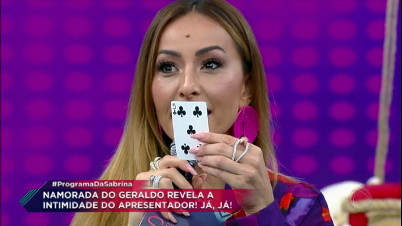 Sabrina Sato e Geraldo Luís se surpreendem com mágica no palco do programa