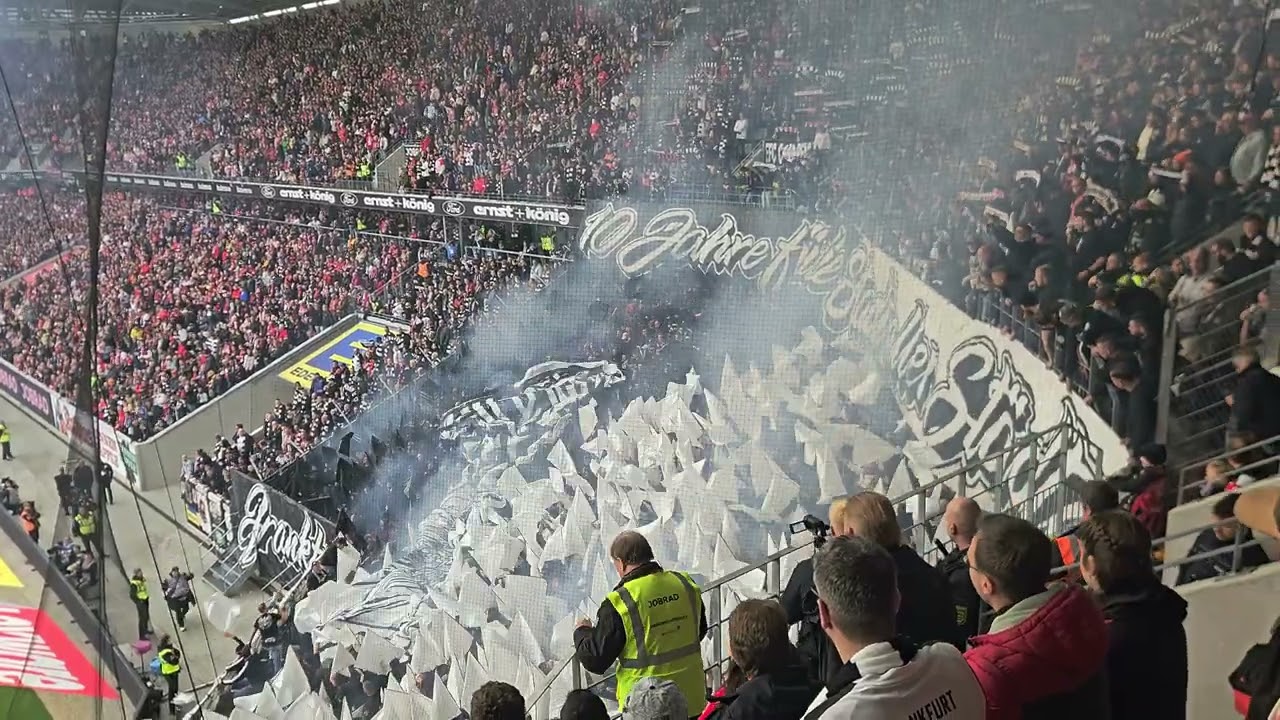 Freiburg vs Eintracht Frankfurt (2-2) (19-10-2025) SGE Fans Choreo + Pyro 🦅