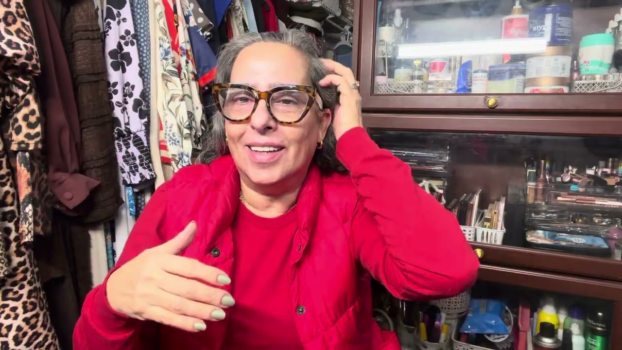 Otros pañuelos y mostrándoles la cartera que estaré usando.