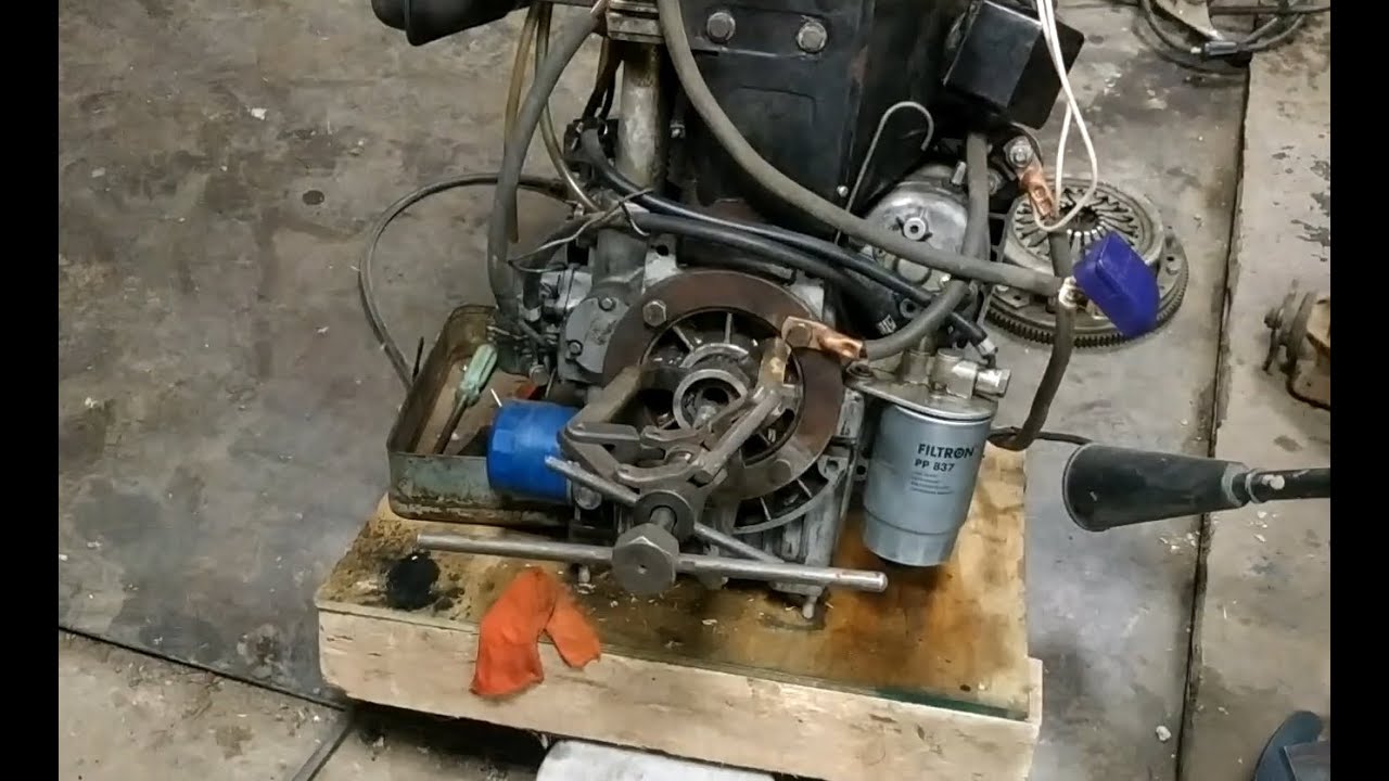Снимаю зубчатую муфту с коленчатого вала RD 270 Ruggerini
