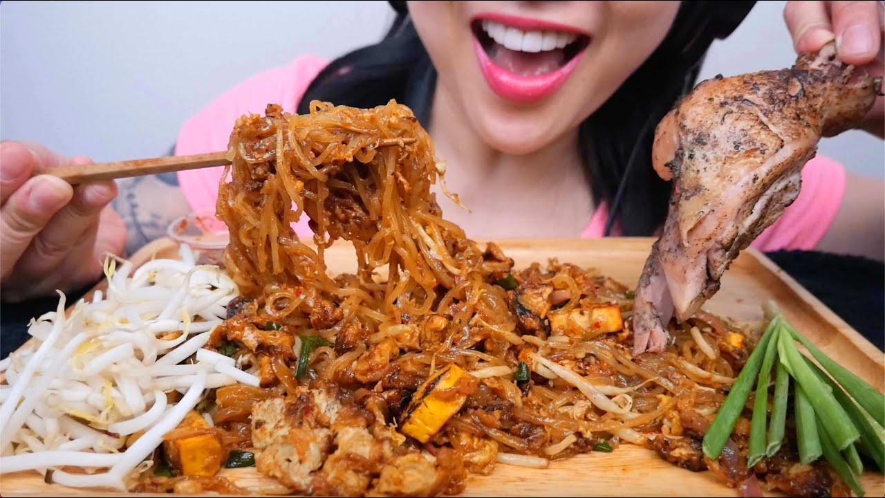 PAD THAI (ASMR EATING SOUNDS) LIGHT WHISPERS | SAS-ASMR