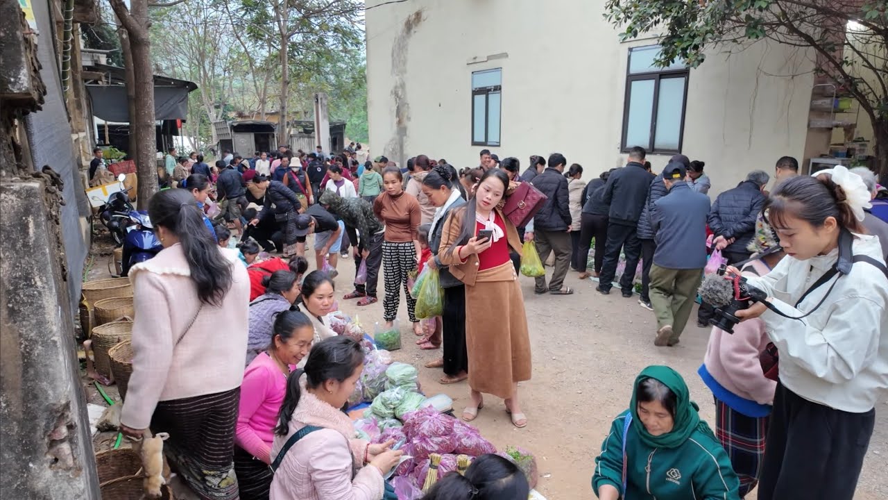 Chợ phiên Lạ Nhất Việt Nam - người mua đi chợ phải đợi người bán. Chợ biên giới Việt Nam - lào 🇱🇦