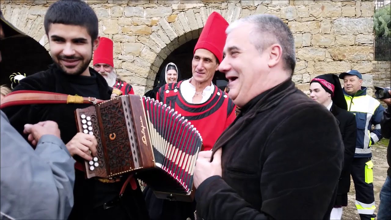 Musica itinerante con Luca e Tonio Schirru Mandas 15 12 2019 p 2