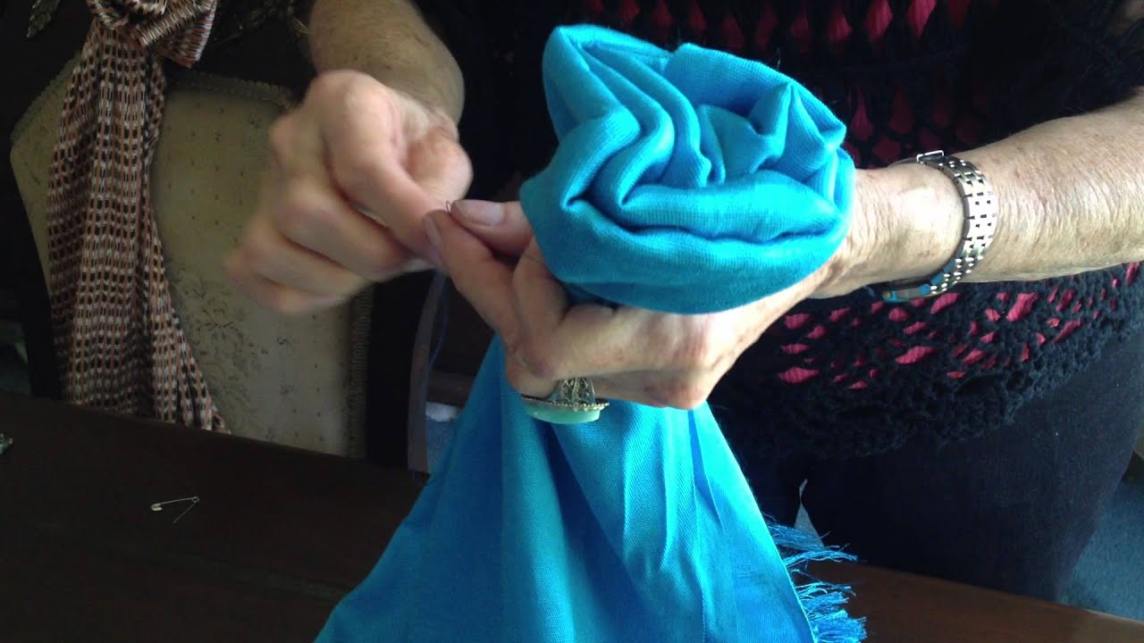 Cómo hacer una rosa en un rebozo