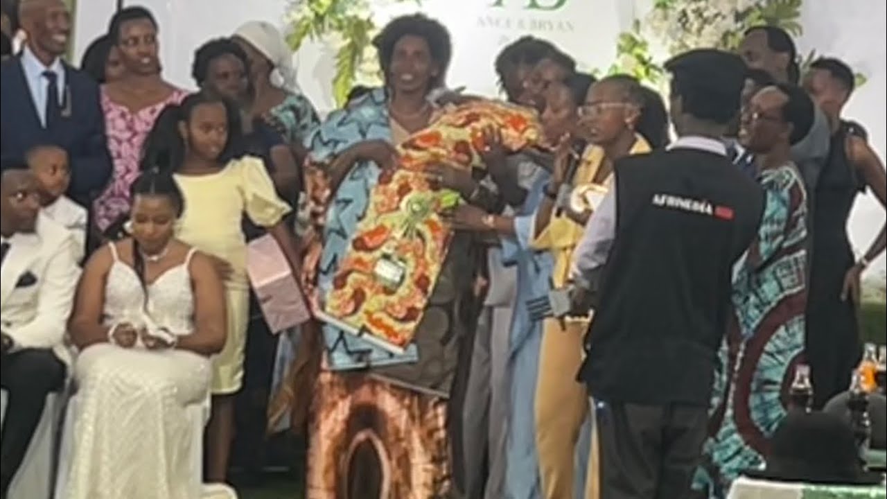 UBUKWE BWO KWA NYAMWIZA WA AMASIMBA TV , NYAMWIZA AHAYE MAMA WE IMPANO ZIBITENGE BYUBWOKO BWOSE..