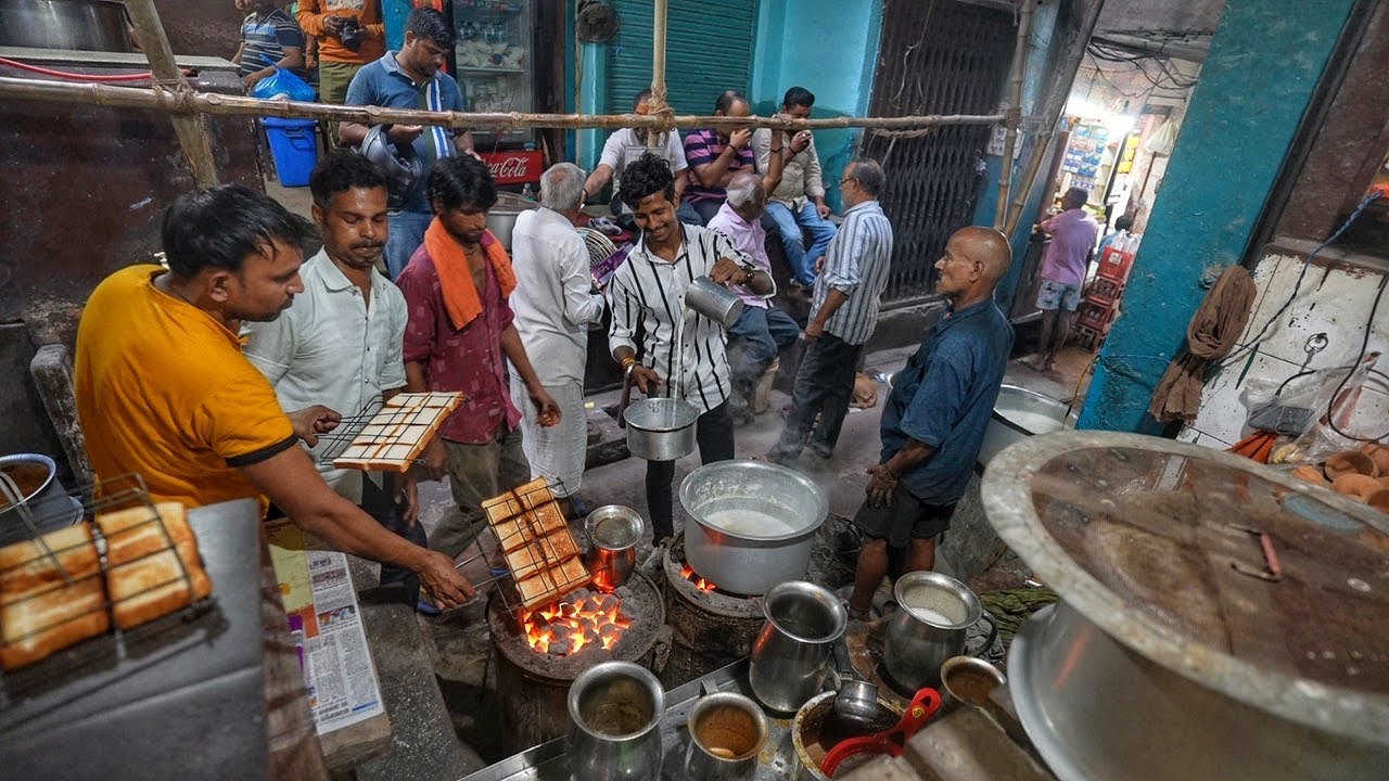 3:30AM | Laxmi Chai Wala | Varanasi Most Famous Malai Toast & White Butter Toast | Street Food India