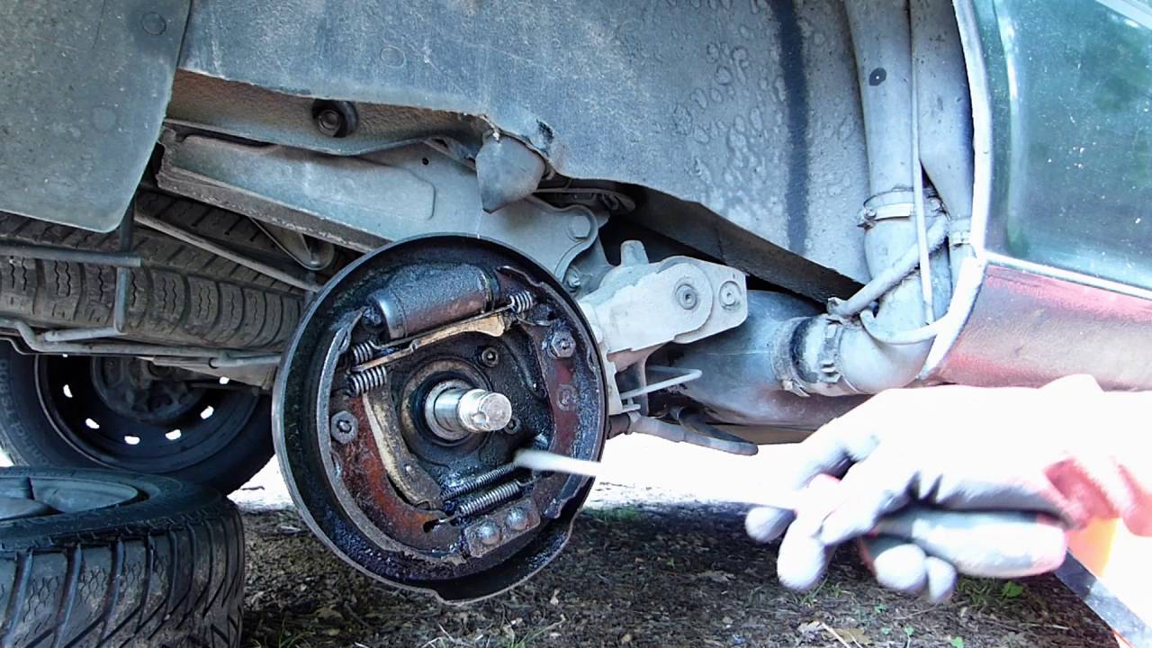 How to replace a wheel cylinder (on Citroen ZX)