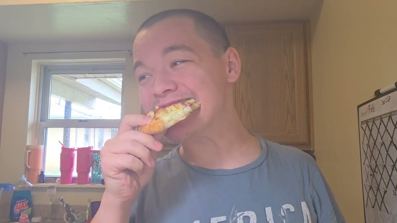 Trying Dominos New Spicy Chicken Bacon Ranch Pizza