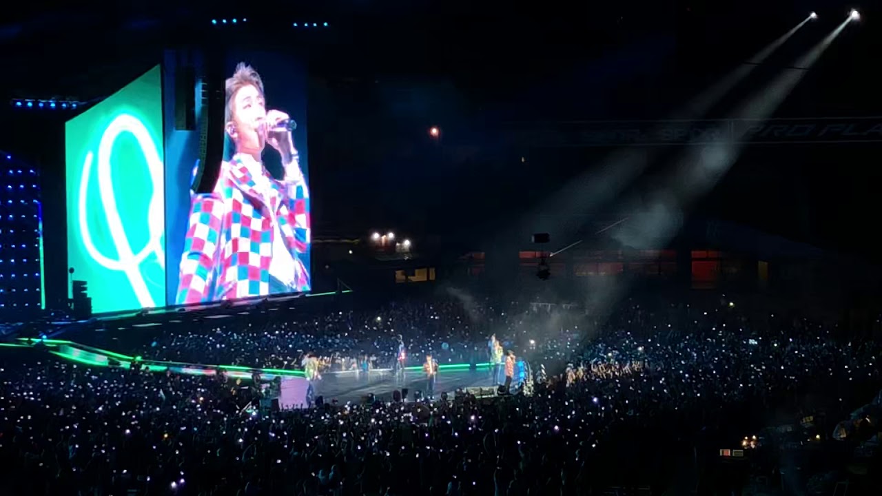 BTS - DNA (Love Yourself tour) live in Citi Field New York 181006