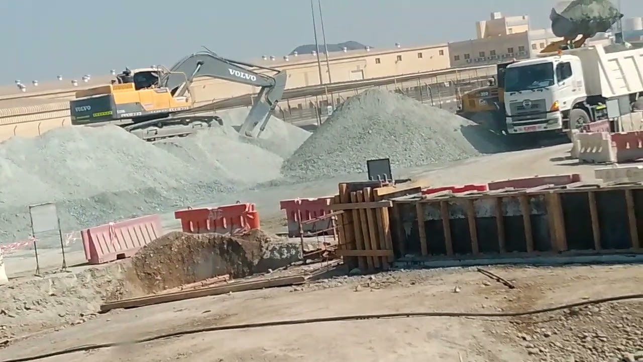 Concrete Pump & Excavator Working Together 🔥 Satisfying Heavy Machinery Action