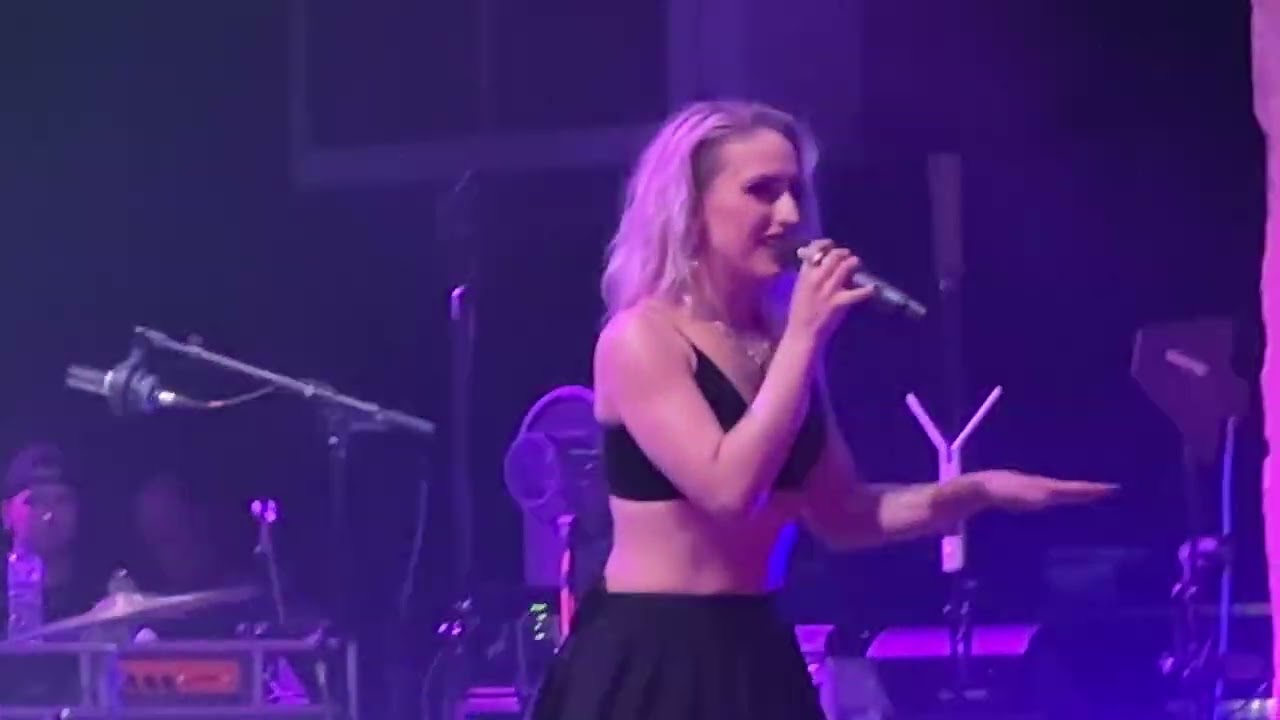 Sophie Lloyd - Runaway (Brixton Academy, London, April 17, 2025) LIVE/4K