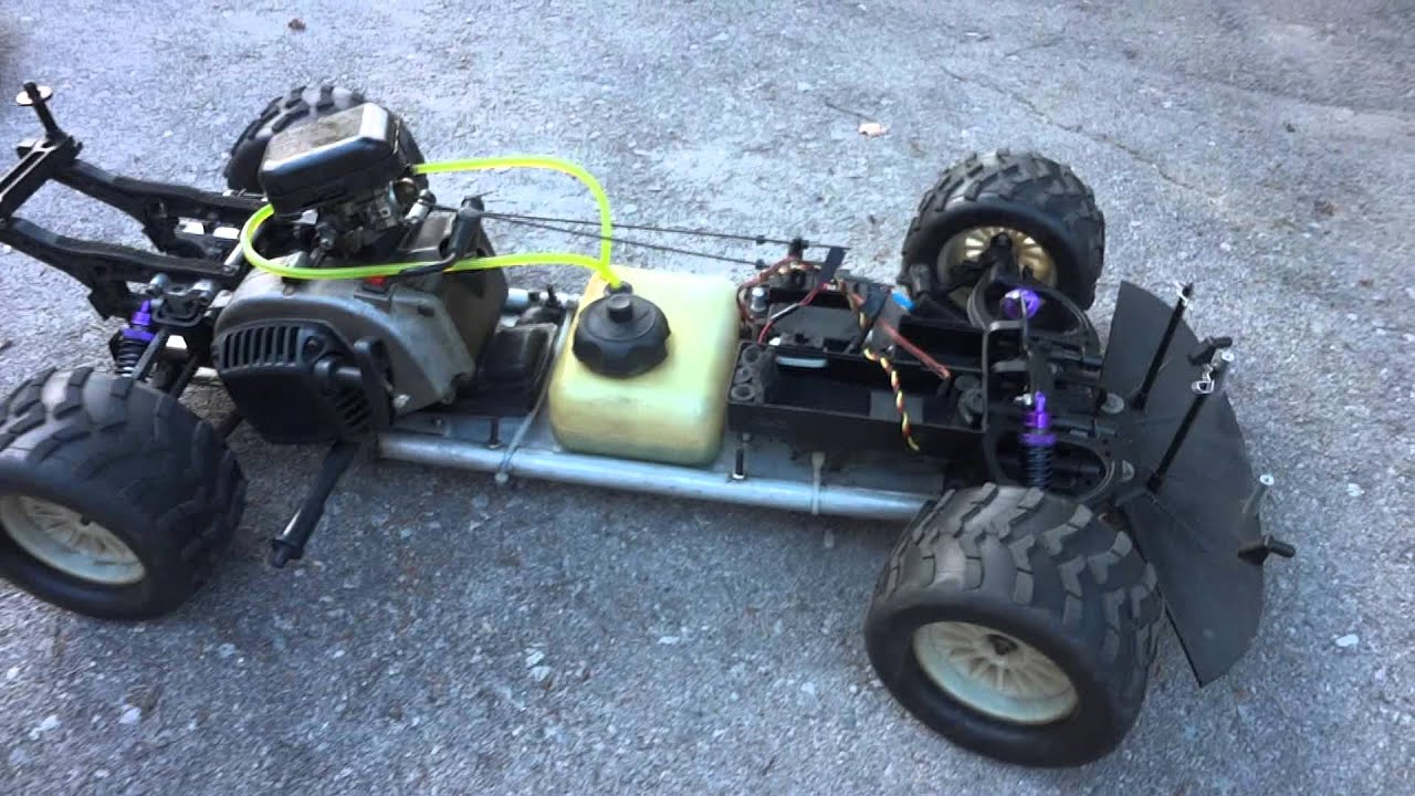 RC Car with a 26cc 2 Stroke motor -- start up and rev!!!
