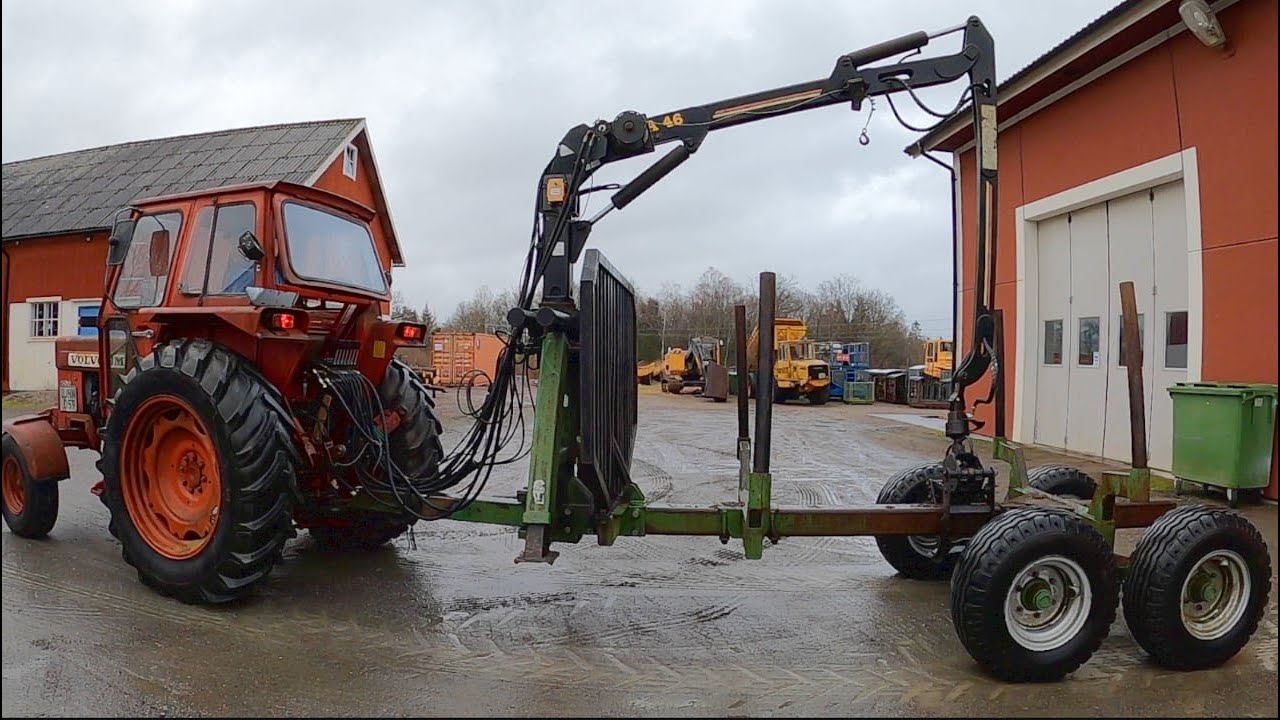 Fixar till lite trasiga hydraulslangar på skogskärran och fyller olja i bak på Volvo BM 500