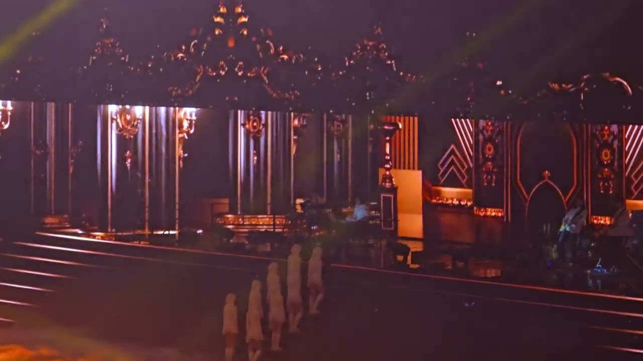 Taeyeon The Tense concert opening + FABULOUS
