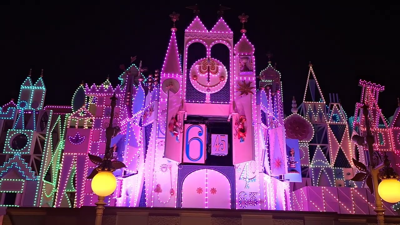 It's a small world clock 6:45 version (Fantasyland)