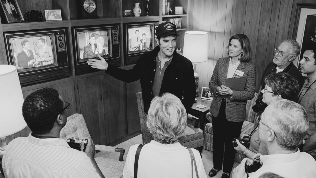 Tour Guide Explained Elvis's Life to Elvis — His Response Left Her Speechless