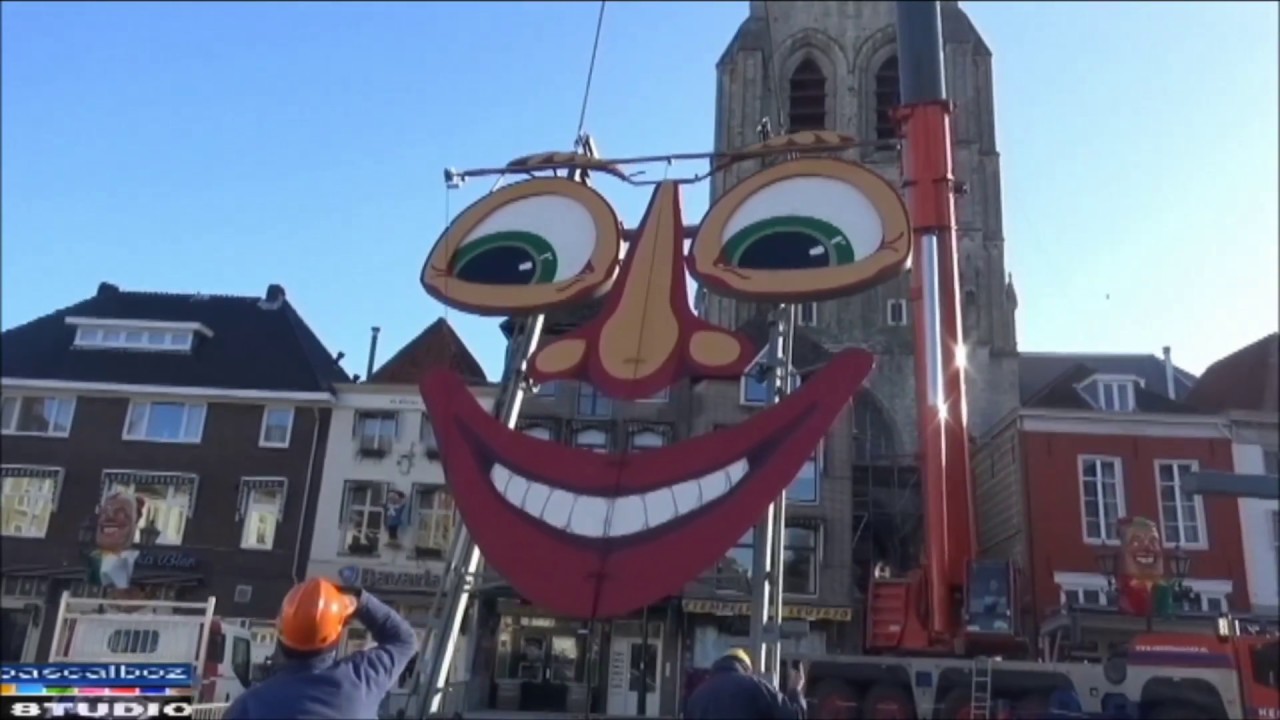 Peperbus voorzien van gezicht ( krabbegat Peperbus  2016 )
