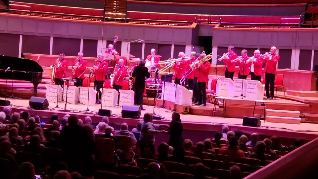 in the mood (Glenn Miller Orchestra )  Directed by Ray McVay 27/12/22
