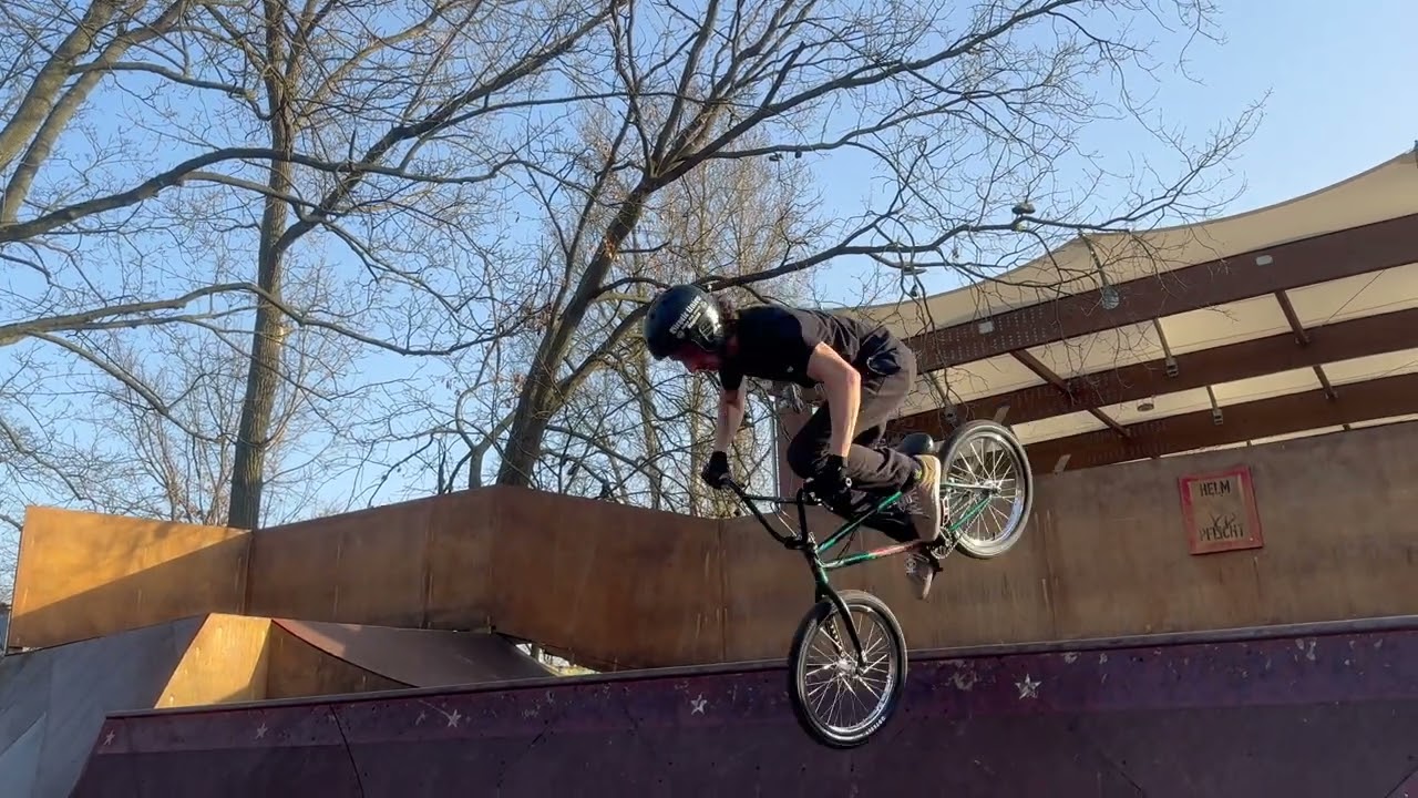 BERLIN BMX | DAY IN THE LIFE | MELLOWPARK