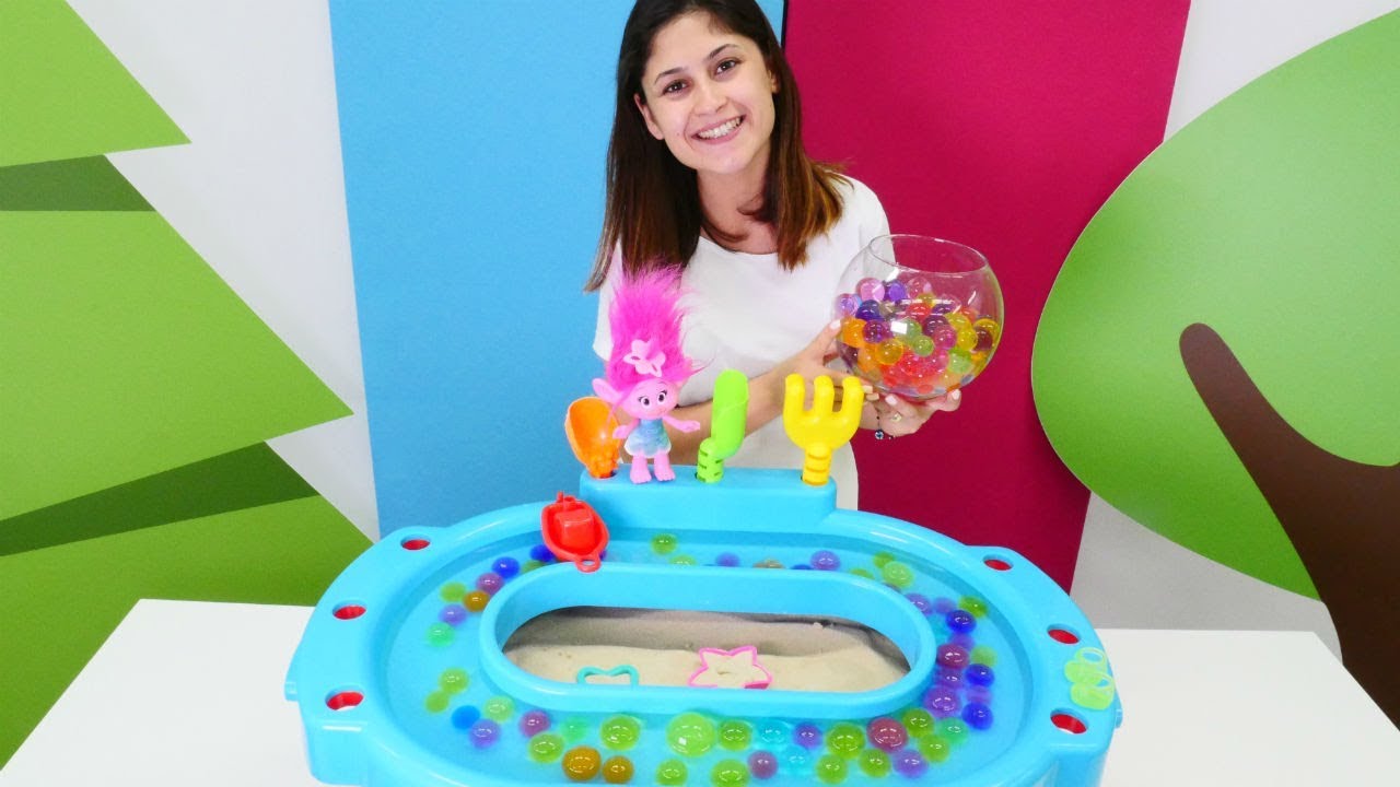 Ayşe ve Puppy kum havuzunda! Eğlenceli ivdeo!
