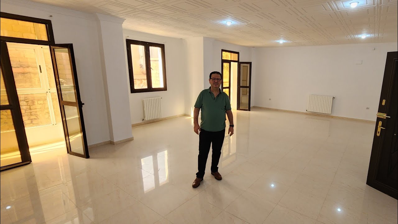 منزل تجاري جميل للبيع في قلب مدينة سطيف لا تنسوا الاشتراك في قناتنا. 0661599196