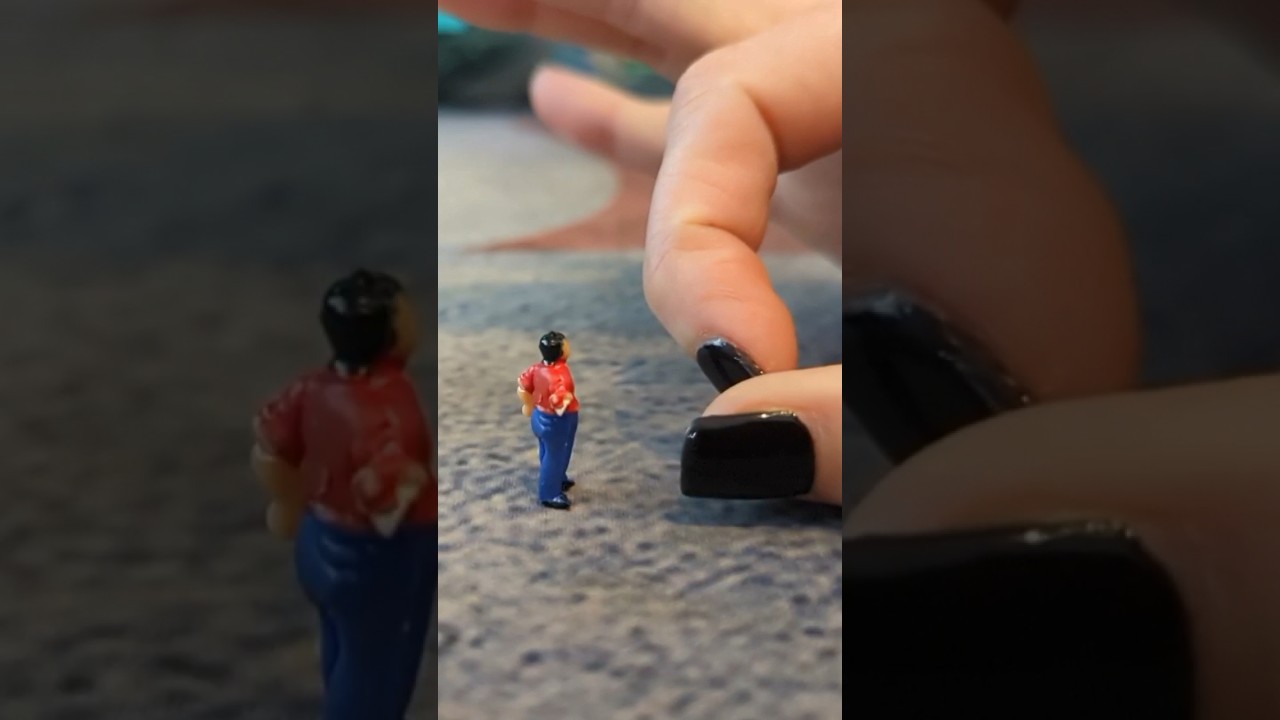 How would you feel if I did this to you? #giantwoman #giantess #giantesscommunity #tinies