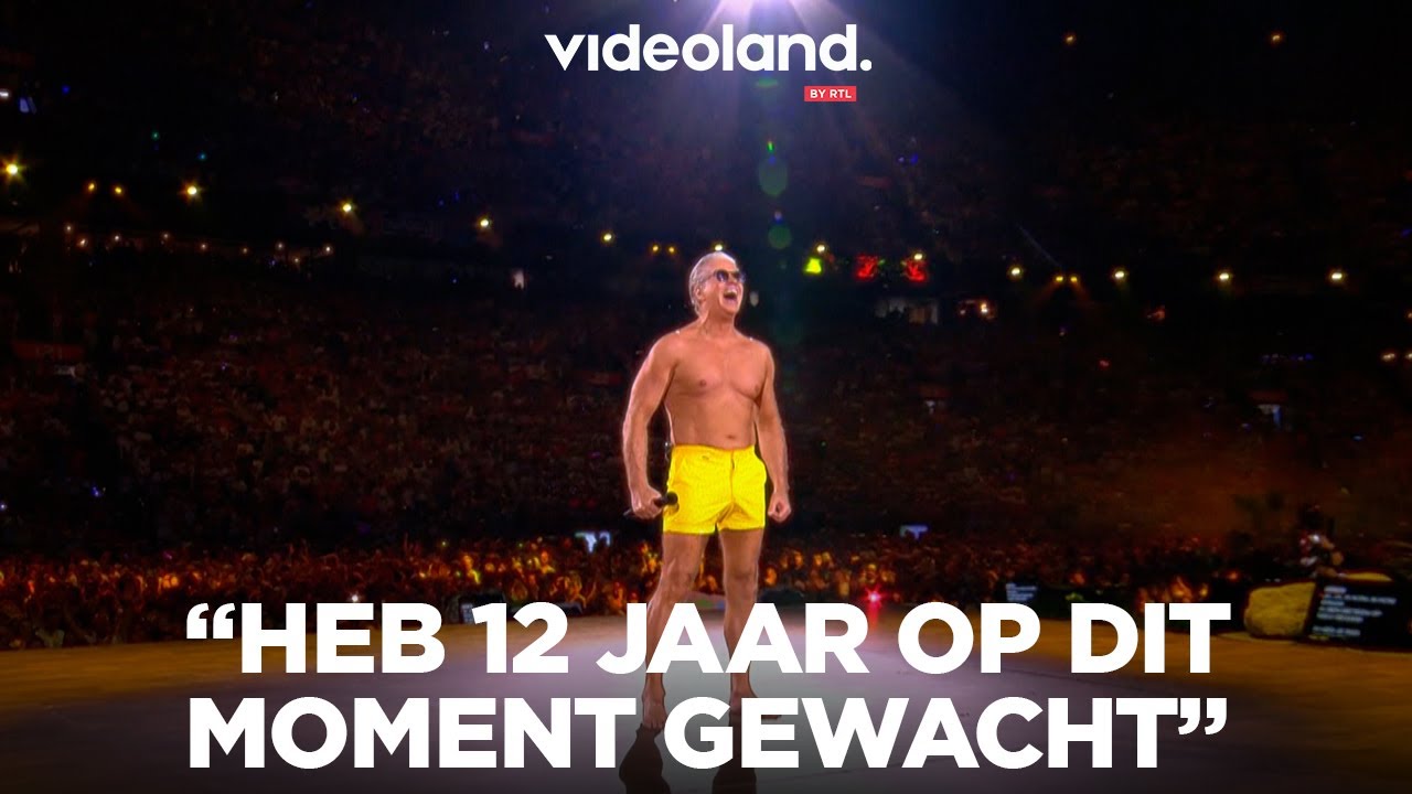 Dries Roelvink treedt op bij De Toppers: Honoria is niet eens met gele speedo | De Roelvinkjes