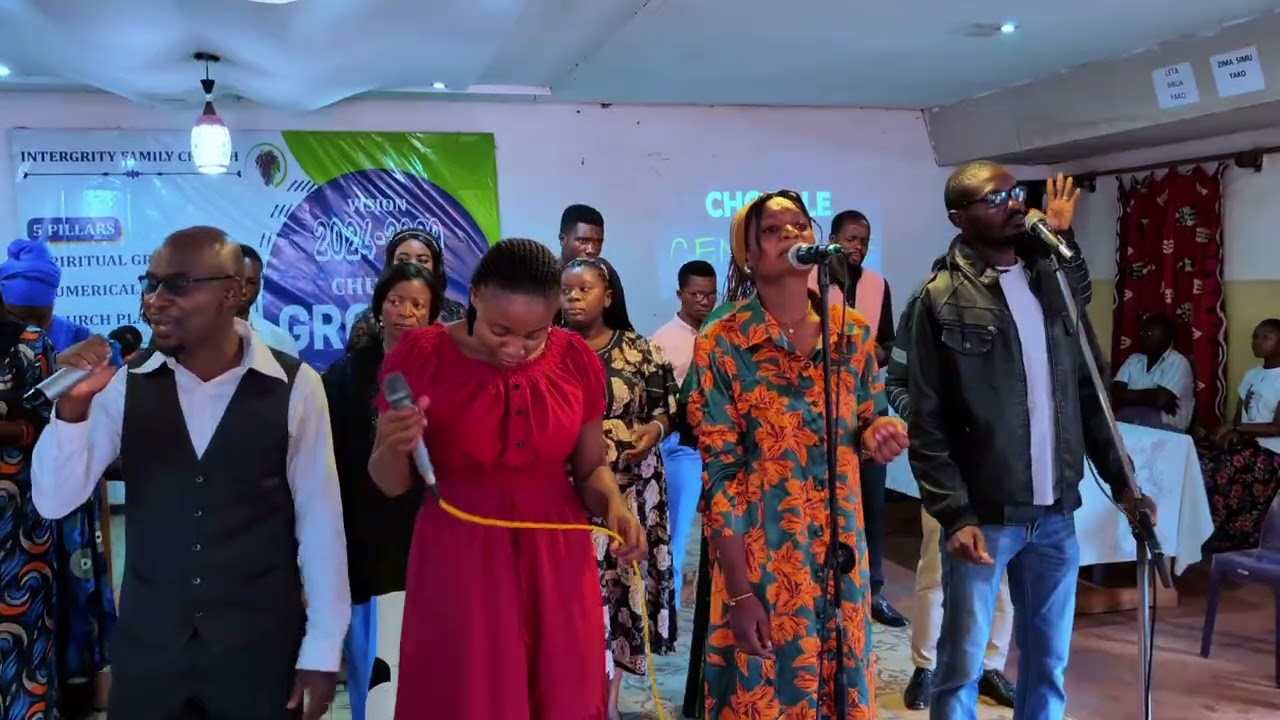 Maloba ya bomoyi by Chorale Centrale 