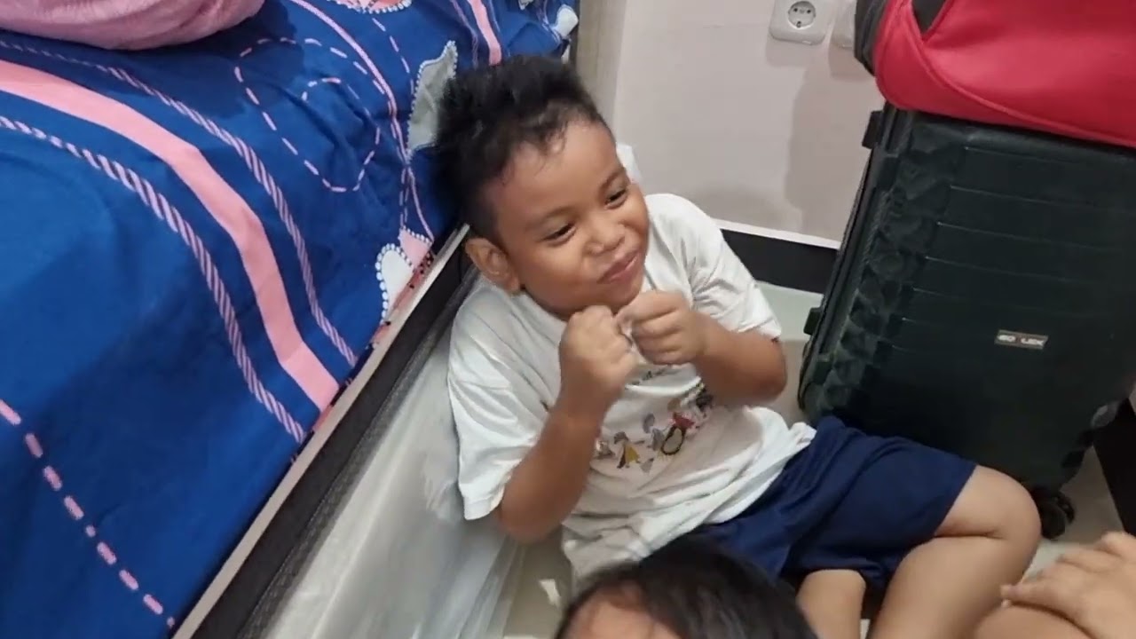 Bayi Nangis nonton Cocomelon Kuntilanak 🤣